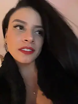 Lena-Williamss - Expose huge bust & slow squeeze 🔥