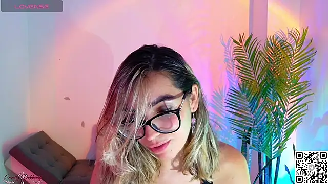 Emmi_Roberts - Sit on the lens and get wet
