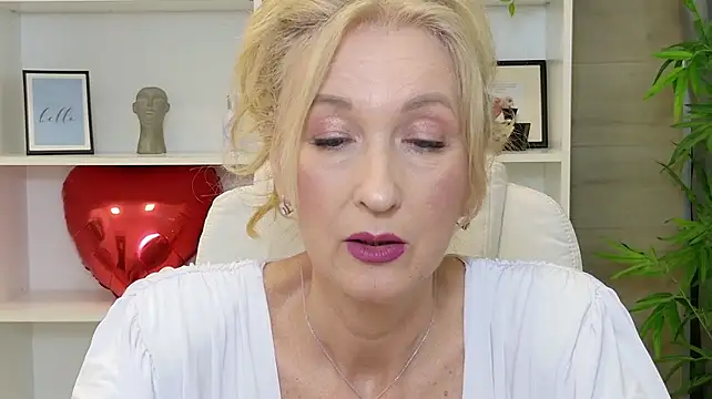 LadyLeea - Play with dildo between my boobs