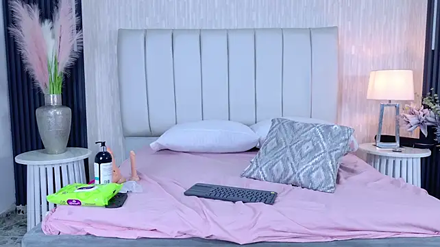 Miley_Lugo - 🔥TOUCH MY SWEET PUSSY🔥