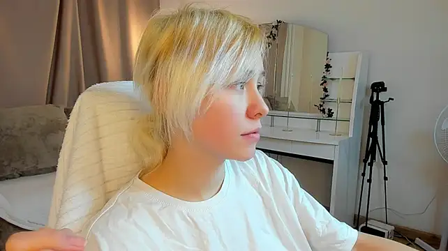 EmilyTrase - suck 2 fingers