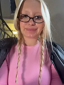 Elfi_InPublic - Camel toe+slap pussy LOUD in lobby