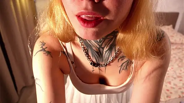 RenLoveRain - Lower my shorts — Show a belly dance