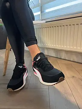 FeetVibe - Footwear switch: heels → barefoot 👠