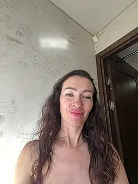 Liza-77 - Show pussy