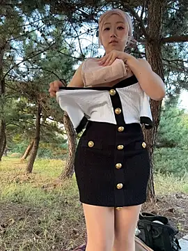 Winter11 - 脱裙子Take off the skirt.