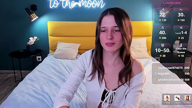 AylinHermosa - eye contact + lick fingers