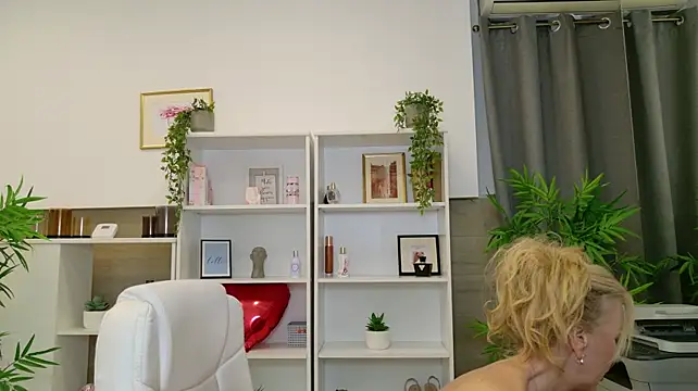 LadyLeea - Play with dildo between my boobs