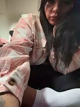 JulliaVegas - 3 fingers in pussy
