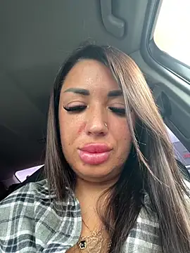 RuslanaXX - Squirt in pablick peope go close