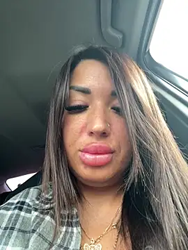 RuslanaXX - Squirt in pablick peope go close
