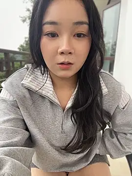 Luna-girl - 坐男人腿上问他有没有反应