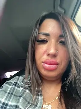 RuslanaXX - Squirt in pablick peope go close