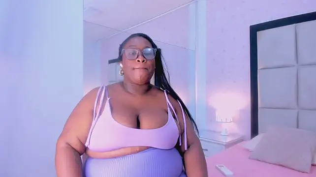 TreisyVixen - Sexy stretches on the floor