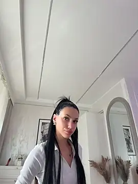 Ilariea_girl - Doggy style naked+butt plug