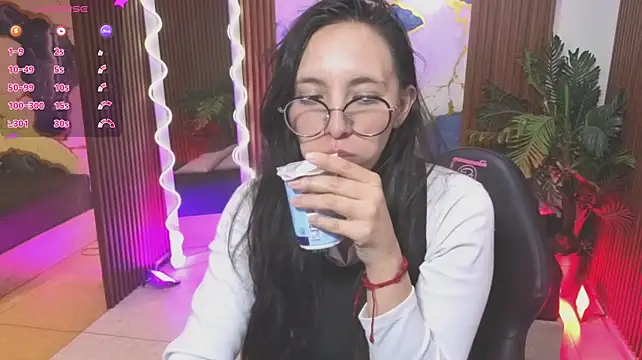 Athenaa_tay - Show legs air + rub clit