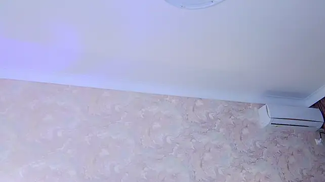 Issadorra - Last tipper controls my toys 5 min!