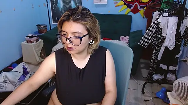 Ohmysqueak - spank hairy pussy