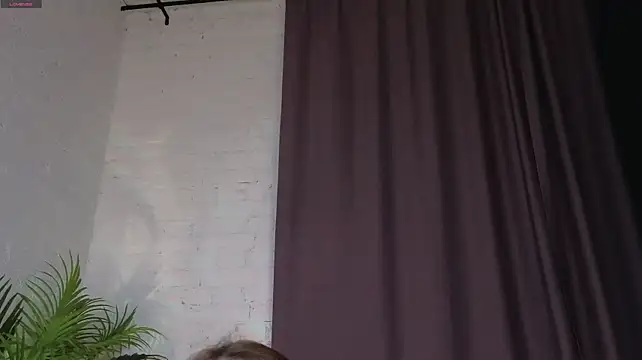 WendyDolie - suck fingers