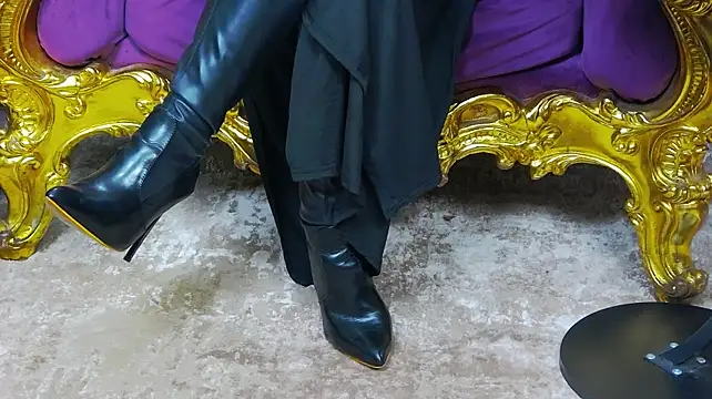 LaraMaeve - Worship my ass!!