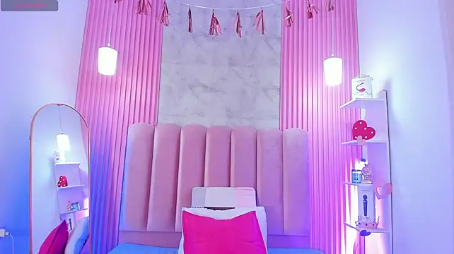 ArianaRougee - Getting juices out of my pussy