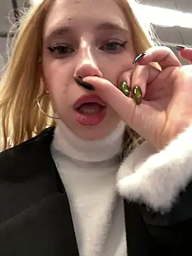 Michelle_lovique - SUCK DILDO RIGHT HERE!!