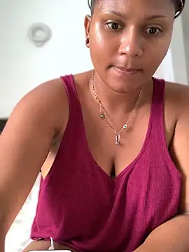 Madelltheebony - Play and oil my pussy