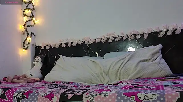 Baby_Nuci18 - Ride a dildo for 10 minutes + Get naked