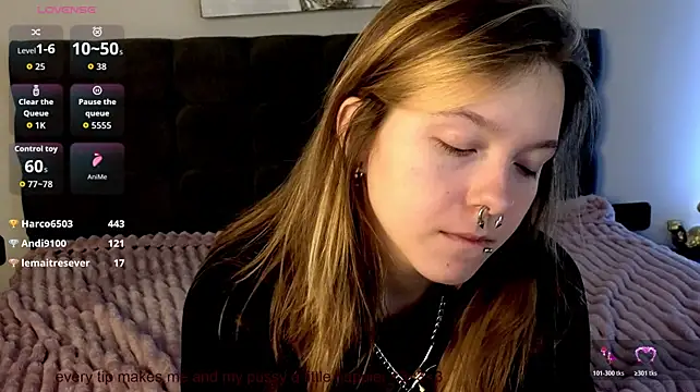LauraLowe - two fingers in ass