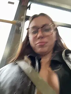 Jucie_Boom - RUB CLITTY IN WC😱