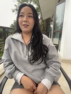 Luna-girl - 坐男人腿上问他有没有反应