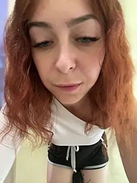 LynaFrost - PUSSY CLOSE UP + FINGERING