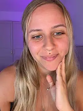 Lunawolf21 - boobs out whole show