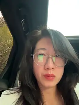 Weiwei103 - 裸胸玩弄乳头乳晕