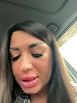 RuslanaXX - Squirt in pablick peope go close