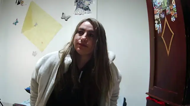 AddyStuart_ - Montar dildo+ Un dedo en el ano+Desnuda