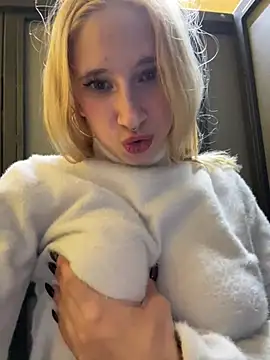 Michelle_lovique - FUCK THIS DILDO IN MARKET!!