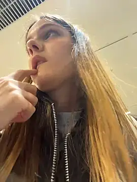 Lunabelle_ - risky moans walking front ppl