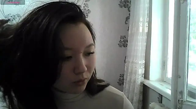QuyenLuellen - going to play with my boobs
