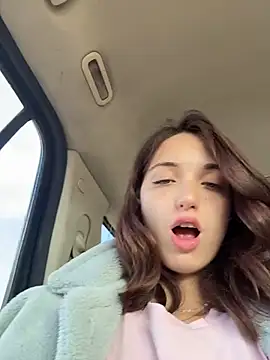 DollyTall - RUB MY PUSSY WHILE DRIVING + FLASH TITS