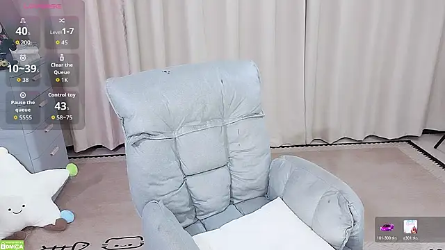 Sissy-cc - 上空诱惑＋脱掉内裤塞嘴里 小粉控制3分钟