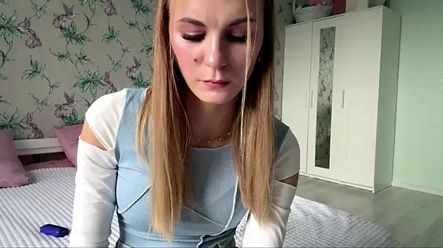 LianaLuecke - horny kisses in your face <3