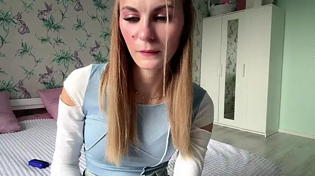 LianaLuecke - horny kisses in your face <3