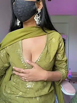 Rebelgirl18 - nude boobs go outside