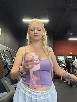 Elfi_InPublic - Kiss u lips+show tongue 👅