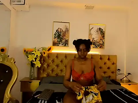 Kassandra_Brownn - show pussy + zoom