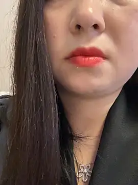 Aiss-niang - 电梯门口全裸2分钟