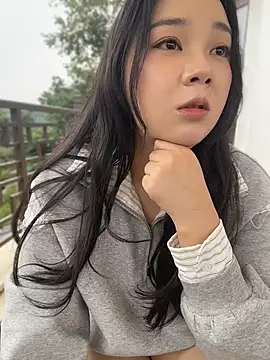 Luna-girl - 坐男人腿上问他有没有反应