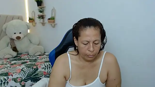 Mature_martina