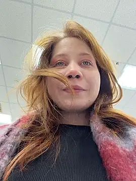 SlavicCandy - flash naked pussy in public (risk) 😘